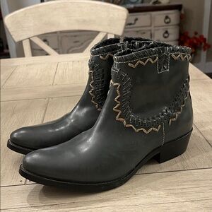 Kenneth Cole Leather Ankle Boots